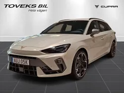Grå (taiga grey) Ny 2025 Cupra Leon VZ Kombi | 510 000 kr (Lite dyr)
