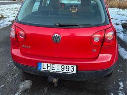Röd Begagnad 2007 VW Golf V Trendline Halvkombi | 30 000 kr (Marknadspris)