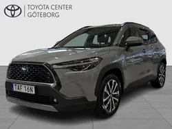 Grå Begagnad 2024 Toyota Corolla Cross Style SUV | 389 900 kr (Marknadspris)