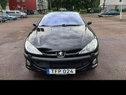 Svart Begagnad 2002 Peugeot 206 CC Cab | 21 000 kr (Bra pris)