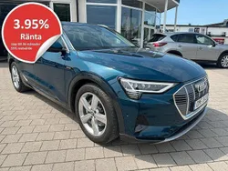 Blå (blå metallic) Begagnad 2020 Audi e-tron Comfort SUV | 319 000 kr (Bra pris)