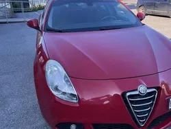 Röd Begagnad 2011 Alfa Romeo Giulietta Distinctive Halvkombi | 79 000 kr (Marknadspris)