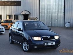 Mörkblå (blå) Begagnad 2003 Skoda Fabia Halvkombi | 24 900 kr (Lite dyr)