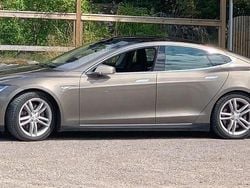 Begagnad 2015 Tesla Model S Halvkombi | 210 000 kr (Bra pris)