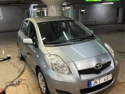 Grå Begagnad 2009 Toyota Yaris Halvkombi | 63 999 kr (Marknadspris)