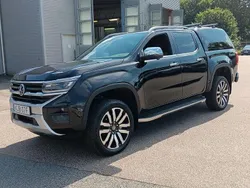 Svart (midnight black metallic) Ny 2025 VW Amarok Aventura Pickup | 946 375 kr