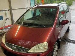 Röd Begagnad 2005 Ford Galaxy Minibuss | 39 000 kr