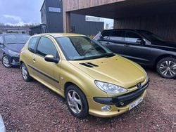 Guld Begagnad 2003 Peugeot 206 Halvkombi | 7 500 kr (Superpris)