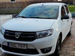 Vit Begagnad 2015 Dacia Sandero Halvkombi | 30 000 kr (Bra pris)