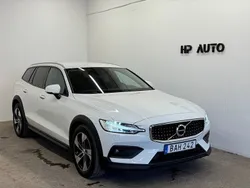 Vit Begagnad 2020 Volvo V60 CC Kombi | 329 900 kr (Marknadspris)