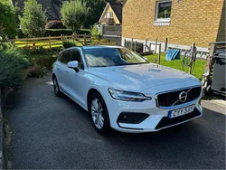 Vit Begagnad 2020 Volvo V60 Momentum Kombi | 240 000 kr (Marknadspris)