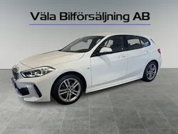 Vit Begagnad 2020 BMW 118 M Sport Halvkombi | 214 900 kr (Marknadspris)