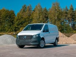 Vit Ny 2025 Mercedes Vito Minibuss | 673 750 kr (Lite dyr)