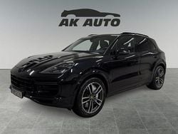 Svart Begagnad 2019 Porsche Cayenne Turbo SUV | 699 000 kr