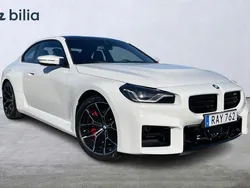 Vit Begagnad 2023 BMW M2 Shadowline Sportkupé | 799 000 kr (Marknadspris)