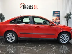 Röd Begagnad 2003 Volvo S40 Sedan | 39 900 kr (Marknadspris)