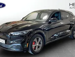 Svart (black) Begagnad 2021 Ford Mustang Mach-E SUV | 399 900 kr (Bra pris)