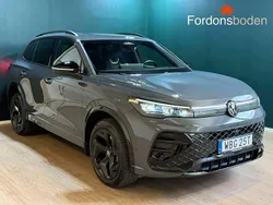 Grå Begagnad 2024 VW Tiguan R-line SUV | 519 800 kr