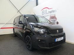 Svart Begagnad 2022 Peugeot Partner Minibuss | 179 000 kr (Marknadspris)