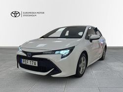 Vit Begagnad 2022 Toyota Corolla Active Halvkombi | 229 900 kr (Marknadspris)