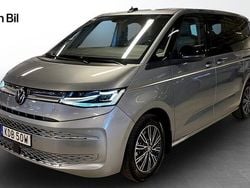 Blå (mono silver metallic) Begagnad 2022 VW Multivan Style Minibuss | 599 000 kr (Lite dyr)