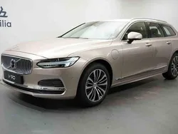 Ljusgrå Ny 2024 Volvo V90 Core Kombi | 544 900 kr (Marknadspris)