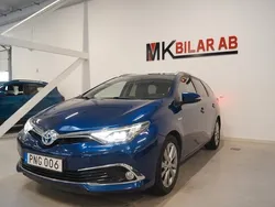 Mörkblå Begagnad 2016 Toyota Auris Hybrid Executive Kombi | 164 900 kr (Marknadspris)