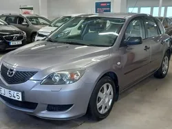 Grå Begagnad 2006 Mazda 3 Inclusive Halvkombi | 37 000 kr (Marknadspris)