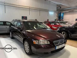 Mörkröd (röd) Begagnad 2007 Volvo V70 Kinetic Kombi | 39 900 kr (Marknadspris)