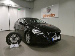 Svart Begagnad 2016 Volvo V40 Halvkombi | 159 900 kr (Marknadspris)