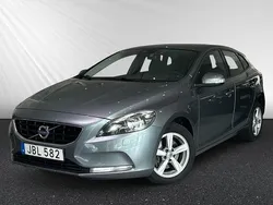 Grå Begagnad 2015 Volvo V40 Kinetic Kombi | 104 400 kr (Marknadspris)