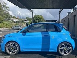 Blå Begagnad 2024 Abarth 500e Halvkombi | 292 900 kr