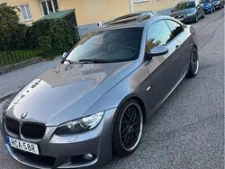 Grå Begagnad 2009 BMW 335 Comfort Edition Sportkupé | 160 000 kr (Marknadspris)