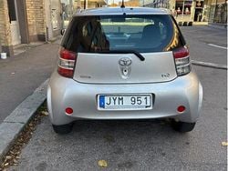 Vit Begagnad 2009 Toyota iQ Halvkombi | 37 000 kr (Marknadspris)