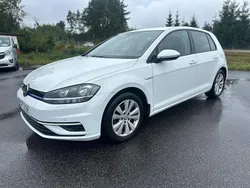 Röd (vit) Begagnad 2019 VW Golf VII Halvkombi | 99 900 kr (Bra pris)