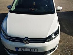 Vit Begagnad 2013 VW Touran Minibuss | 120 000 kr (Marknadspris)