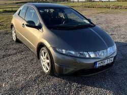 Grå Begagnad 2008 Honda Civic Sport Halvkombi | 29 000 kr (Lite dyr)
