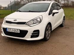 Vit Begagnad 2016 Kia Rio Halvkombi | 72 000 kr (Dyr)