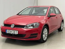 Röd Begagnad 2016 VW Golf VII | 146 000 kr (Marknadspris)