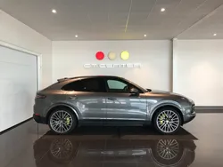 Grå Begagnad 2020 Porsche Cayenne SUV | 729 900 kr (Lite dyr)