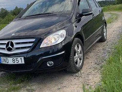 Svart Begagnad 2011 Mercedes B180 Minibuss | 43 000 kr (Superpris)