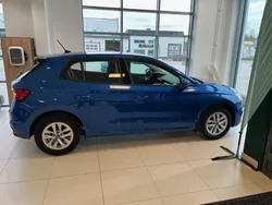 Blå (race blue metallic) Ny 2025 Skoda Fabia Selection Halvkombi | 273 100 kr (Marknadspris)