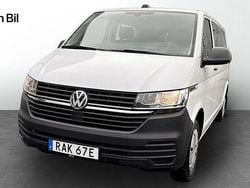 Candyvit Begagnad 2023 VW Caravelle Minibuss | 449 900 kr (Bra pris)