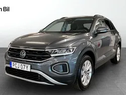 Grå Begagnad 2024 VW T-Roc Life SUV | 319 900 kr (Dyr)
