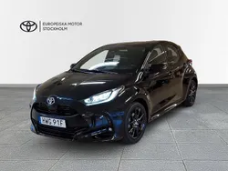 Svart Begagnad 2022 Toyota Yaris Hybrid Style Halvkombi | 234 900 kr (Marknadspris)