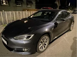 Grå Begagnad 2019 Tesla Model S Standard Range Sedan | 359 000 kr (Marknadspris)