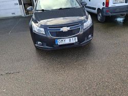 Svart Begagnad 2012 Chevrolet Cruze Halvkombi | 32 500 kr (Marknadspris)