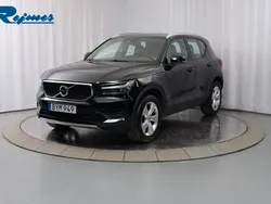 Svart Begagnad 2022 Volvo XC40 Momentum SUV | 259 900 kr (Marknadspris)