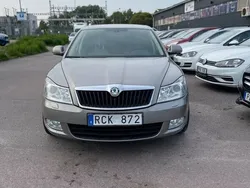 Ljusbrun Begagnad 2010 Skoda Octavia Halvkombi | 79 900 kr (Dyr)
