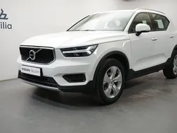 Vit Begagnad 2022 Volvo XC40 Momentum SUV | 319 900 kr (Marknadspris)